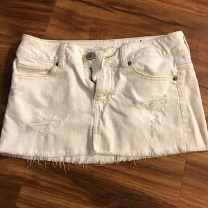 White jean American Eagle skirt
